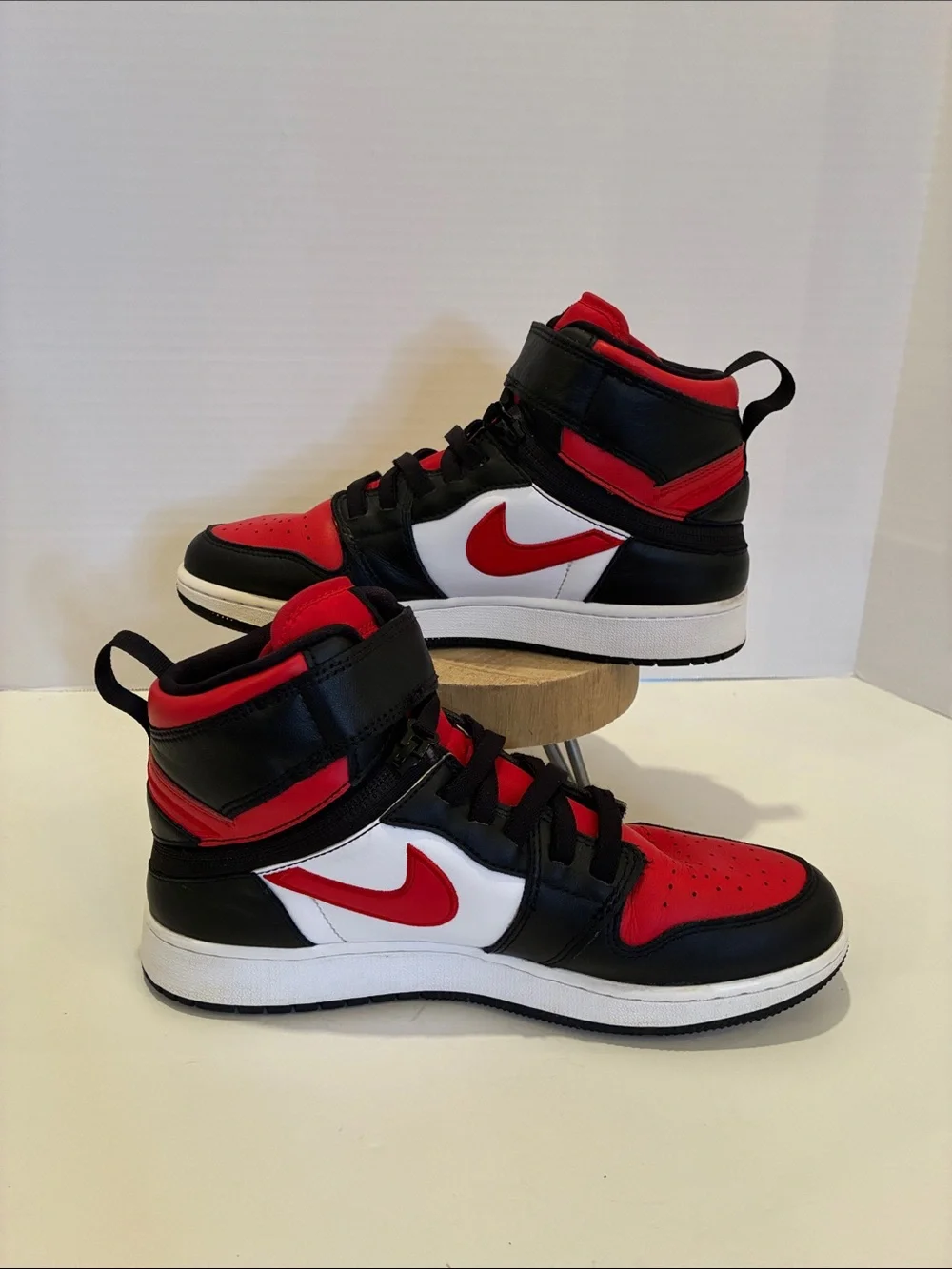 Air Jordan 1 High FlyEase 'Bred' Sneakers